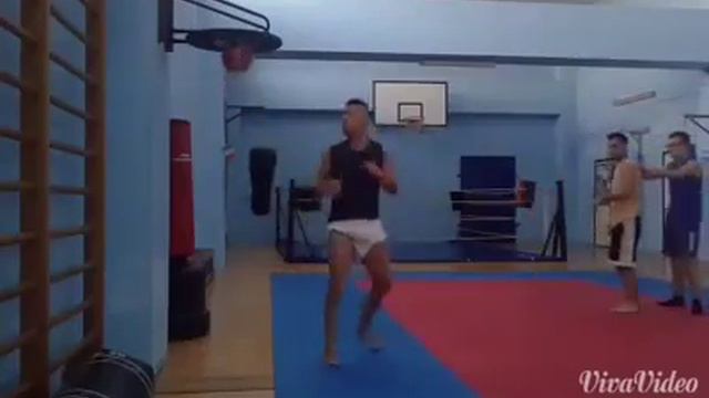 Kick alla pera ✌👊 смотреть онлайн