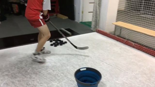 техника владения клюшкой/броски HOCKEY/ХОККЕЙ ТРЕНИРОВОЧНЫЙ ЦЕНТР "ПЕРВЫЙ" смотреть онлайн