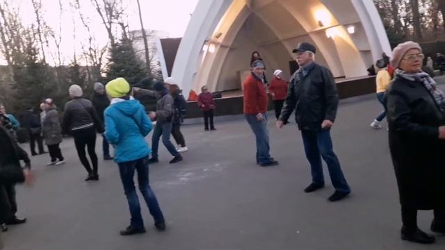 Горит калины цвет!!!??Танцы в парке Горького!!!??Харьков 2021 смотреть онлайн