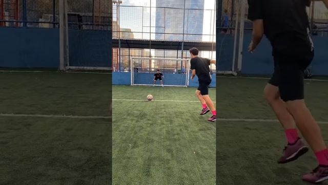 penalty kick chip tutorial #ozil #benzema #messi смотреть онлайн