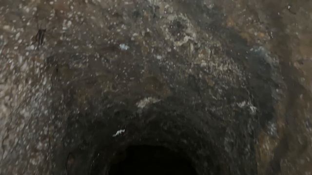 CAVERNA SECRETA COM MUITO OURO ESCONDIDO смотреть онлайн