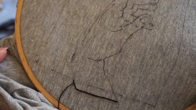 DIY | Подарок своими руками | Вышивка на одежде | Стебельчатый шов | Embroidery on t-shirt смотреть онлайн