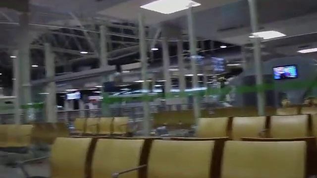 Porto Airport at night (panasonic hc-v130) смотреть онлайн