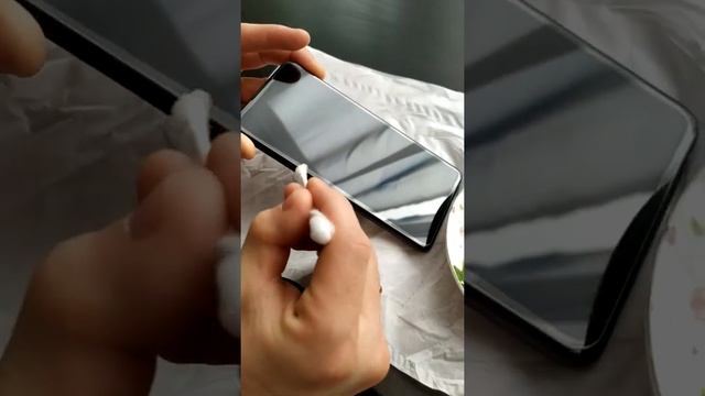 Если защитное стекло не прижалось полностью по краям телефона. смотреть онлайн