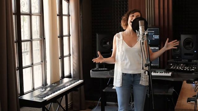 ANNA ferrer segura - BARRER A CASA - Sofia Ellar (cover) смотреть онлайн
