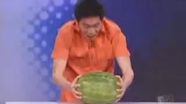 Китаец разбивает арбуз головой смотреть онлайн
