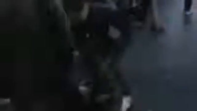 ПОКАЖИТЕ КТО ТАКИХ УРОДОВ РОЖАЕТ!!!