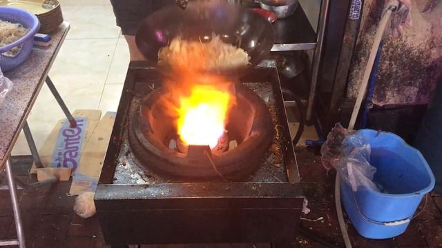 Уличная кухня в Китае - лапша смотреть онлайн