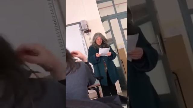 Professoressa impazzita ripete : "Bassano sei tu?" смотреть онлайн