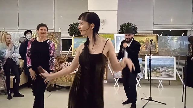 25.11.2021 Brest Belarus... Я на выставке "Осенний блюз" в гостинице Интурист... Walks with Victori смотреть онлайн