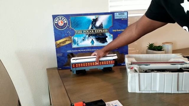 UNBOXING - Lionel: The Polar Express Model Train Set смотреть онлайн