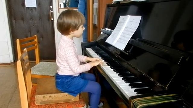 Лемешкина Марианна. 3 года 8 месяцев. Синкопы (фрагмент урока) смотреть онлайн