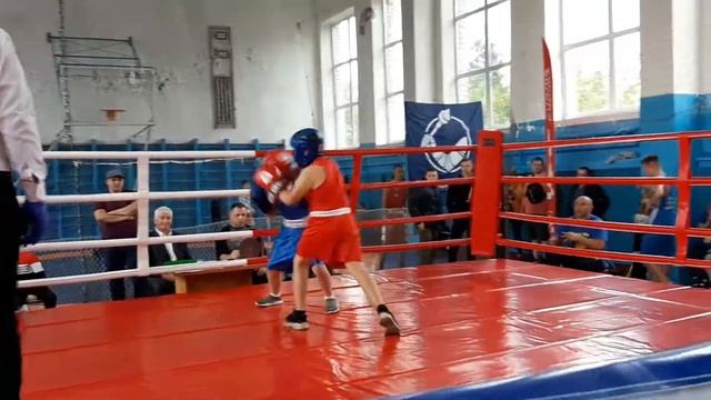 Соревнования по боксу г.Малин. Коростень клуб "Удар" Нагорный Иван . 18.09.2021 синяя форма смотреть онлайн
