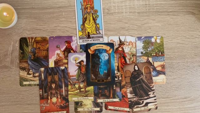 4 КОРОЛЕВЫ 👸 кто/что прийдет в вашу жизнь в ближайшее время? смотреть онлайн