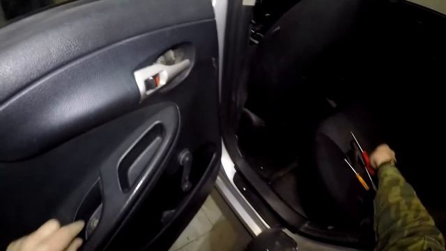Снимаем дверные карты передних/задних дверей Toyota Corolla 2006-2013 год смотреть онлайн