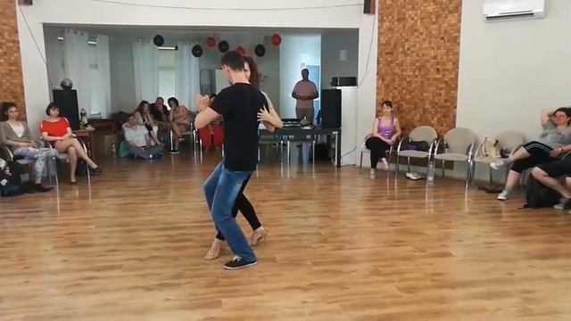 Kizomba-tango fusion Chris n' Eva смотреть онлайн