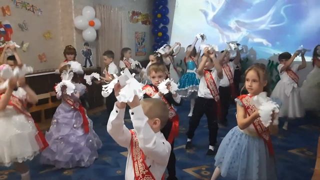 Выпускной. " Птицы мои, птицы". МБДОУ Детский сад №6 "Родничок". г Гуково. смотреть онлайн