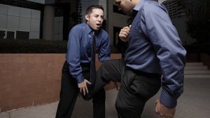 Что будет если МУЖЧИНЕ РАЗДАВИТЬ ЯЙЦО