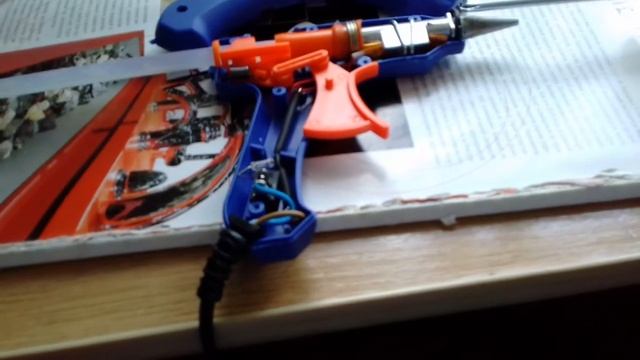 Что делать если термоклей течёт из пистолета. Устранение неисправности. смотреть онлайн