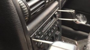 Как снять стандартную магнитолу с Opel Astra