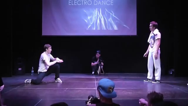 Electro Dance battle 2013: Sara VS Singa (Moscow Electro Beat 3) смотреть онлайн