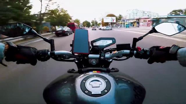 В день тот у реки, обнимаясь купались мы в одежде... смотреть онлайн