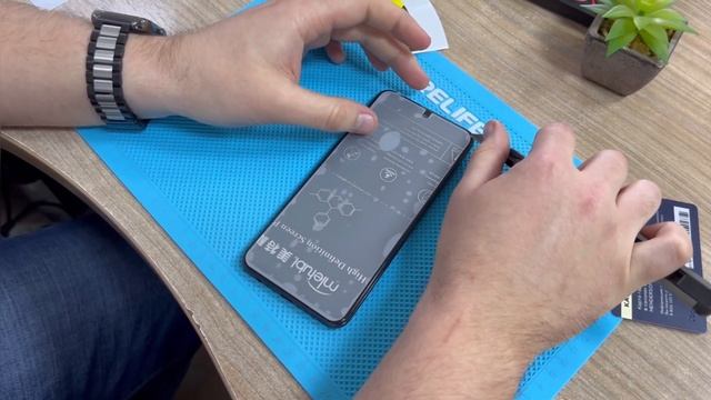 Установка гидрогелевой пленки на смартфон смотреть онлайн