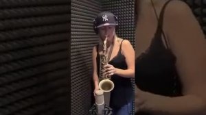 Анастасия Высоцкая "Прокатимся в прошлое"(саксофон)