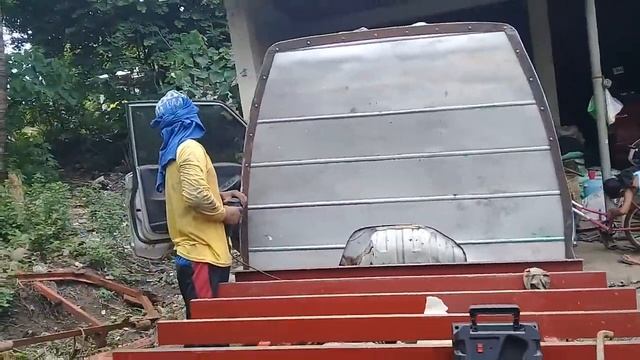 HYUNDAI GRACE  CONVERT TO DRAPSIDE PART 5