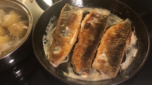 Жаренная макрель: просто и полезно ? #stayathome #cookwithme