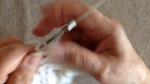 берет,связанный крючком с рельефными столбиками,часть 2а