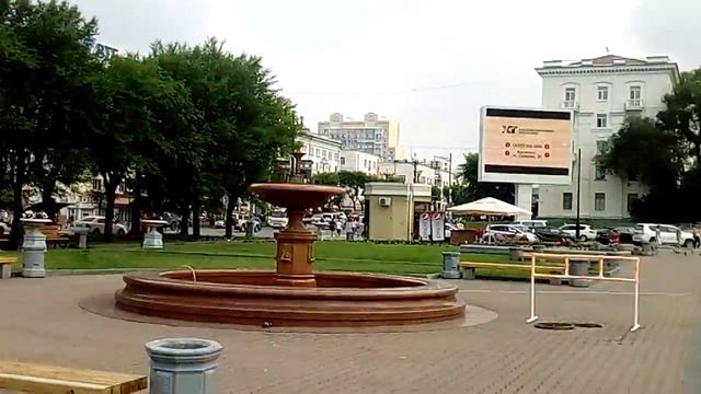 Центр Хабаровска. Дети, голуби, цветы и просто хорошее настроение. смотреть онлайн