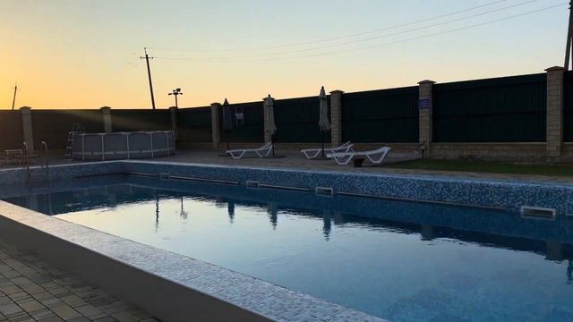 Отдых с комфортом дарит приезжающим сюда людям этот гостевой дом, потому как здесь вас любят и жду смотреть онлайн