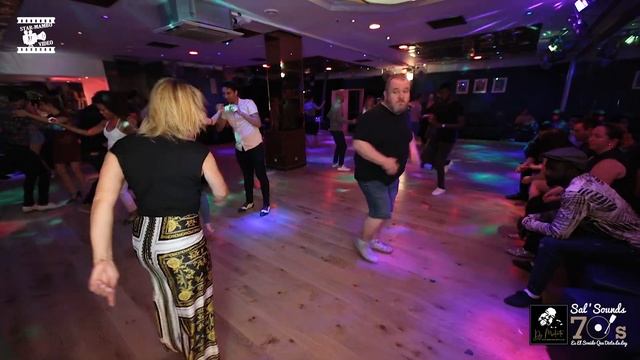 Julien & Roxane - social dancing @ Sal'Sounds 70's party смотреть онлайн