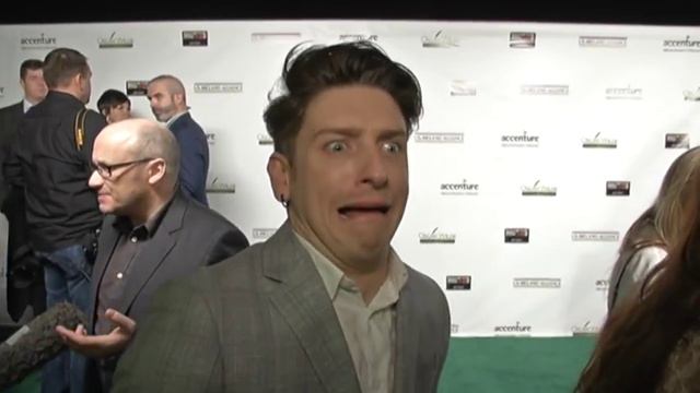 Daisy Ridley chats to Stephen at the Oscar Wilde Party | Two Tube смотреть онлайн