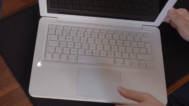 Macbook 6.1 in 2023 - how does it hold? смотреть онлайн