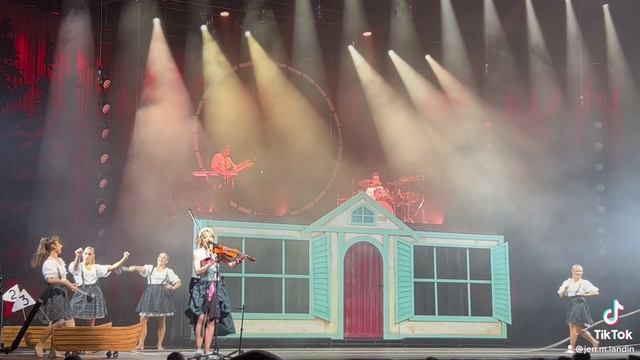 Lindsey Stirling snow waltz tour 2022 смотреть онлайн