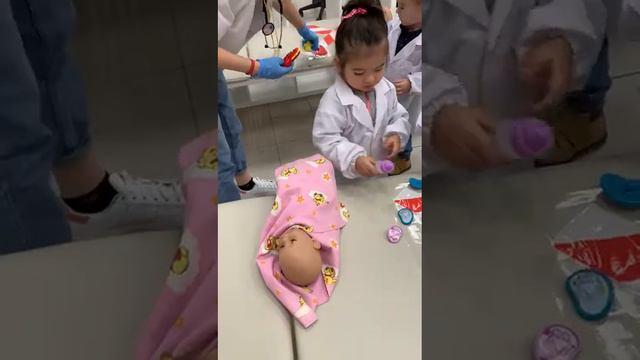 Асалия играет в доктора смотреть онлайн