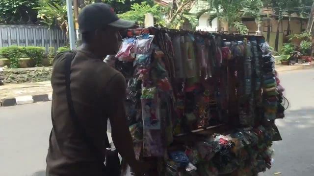 Follow me: Jakarta, Indonesia смотреть онлайн