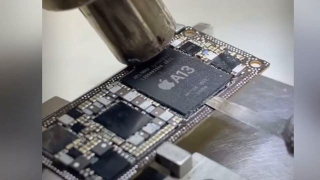 A13 CPU Removal iPhone 11 Repairing… смотреть онлайн