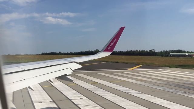HD WizzAir A321(HA-LXB) landing at beautiful Budapest, Liszt Ferenc Airport Runway 13R смотреть онлайн
