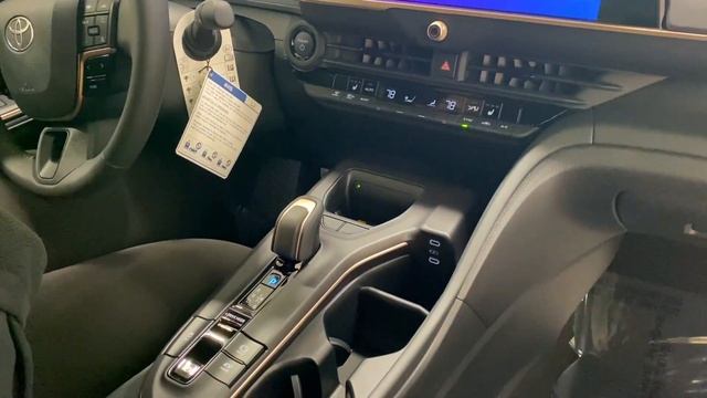 2023 Toyota Crown смотреть онлайн