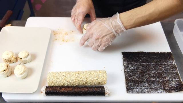 ПРИГОТОВИЛИ СЕТ РОЛЛОВ С КИЛЬКОЙ В ТОМАТЕ!!! ДЕШЕВЫЕ ПРОДУКТЫ В РЕЦЕПТЕ ДОМАШНИХ СУШИ!!! смотреть онлайн