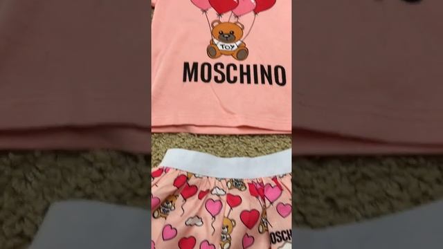 Фирменный комплект из футболки розового и юбки пудрового цвета смотреть онлайн