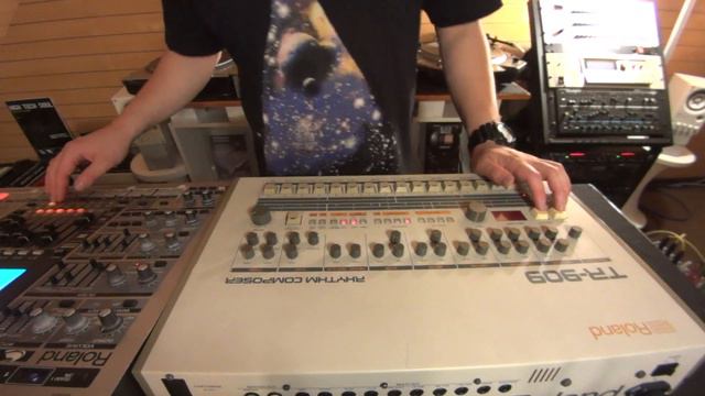 【ROLAND TR-909】HAPPY 909DAY ! смотреть онлайн