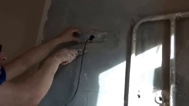 Приспособа электрика в реальной работе. Старый фонд. смотреть онлайн