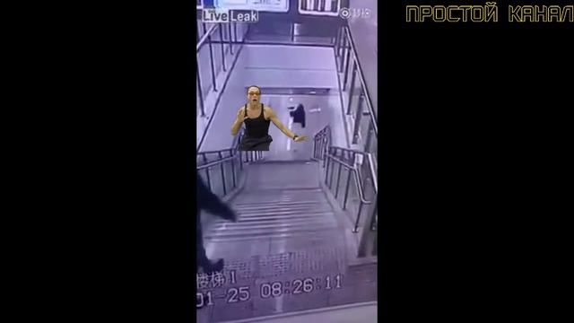 Шок! Жан Клод Ван дам ударил Женщину! смотреть онлайн