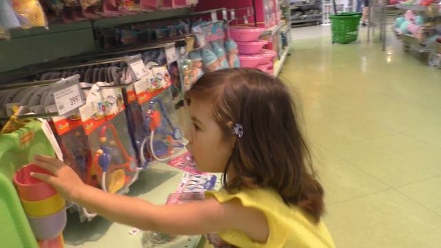 Что купит ребенок на 500 рублей и не купит до школьник на 500 рублей Ангела VS Ева Челлендж смотреть онлайн