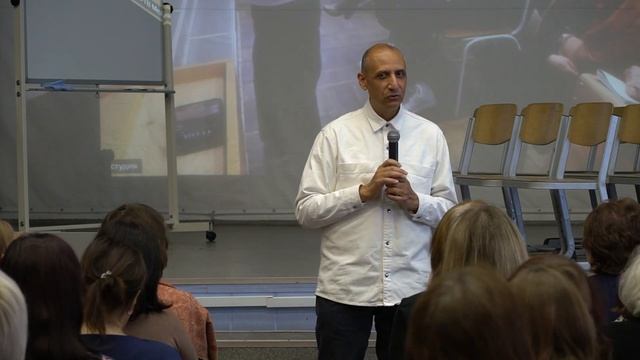 Семинар-практикум Шалвы и Пааты Амонашвили в Новосибирске. День 1. Часть 1. смотреть онлайн