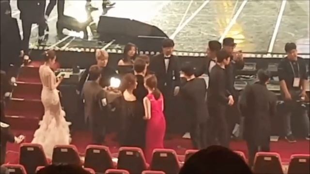 Park Bo Gum & Kim Yoo Jung - Asia Artist Awards 2016 смотреть онлайн